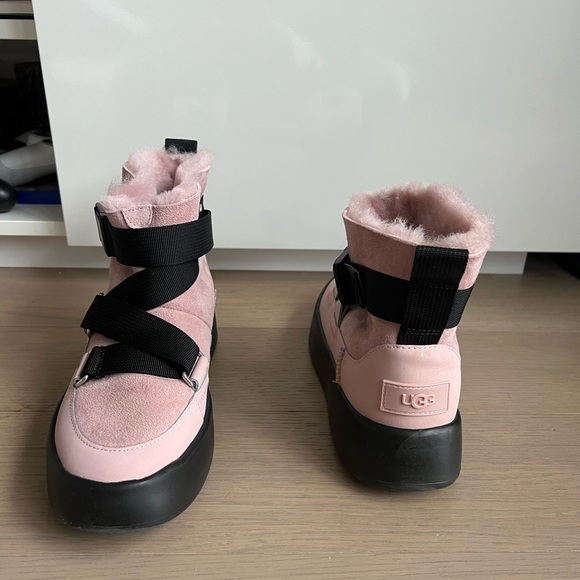 Ugg Pink Women’s Classic Boom Buckle size 37! - Picture 4 of 4